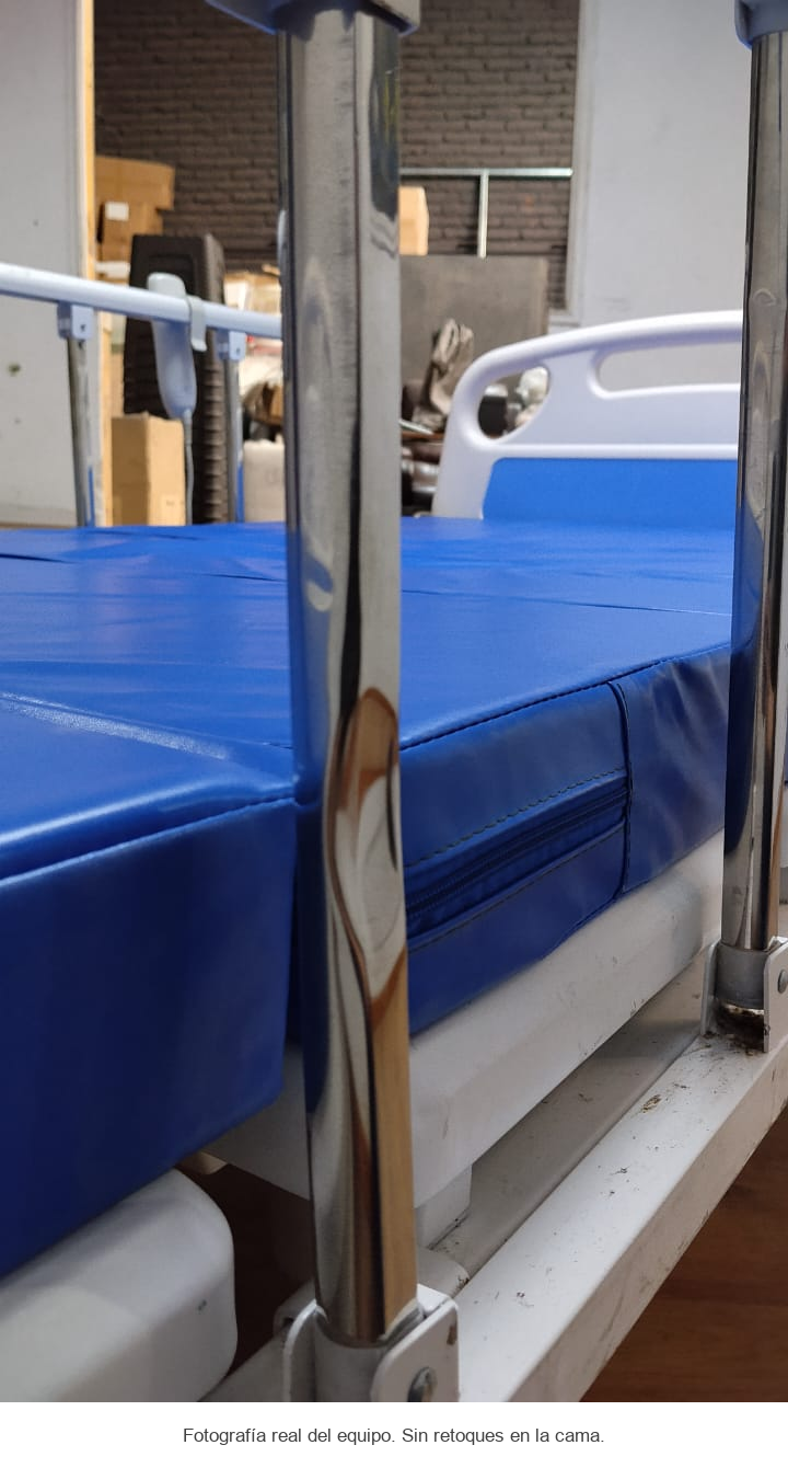 Detalle real de estructura y uniones de barandas. Cama seminueva; fotografía real sin retoques del equipo.
