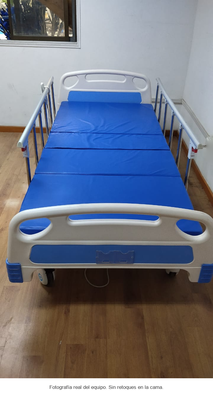 Vista frontal de la cama. Cama seminueva; fotografía real sin retoques del equipo.