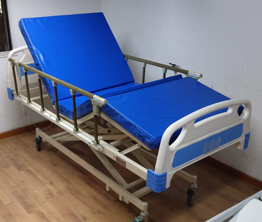 Cama clínica Glomed con colchón de 8 cm, perspectiva de la unidad real.